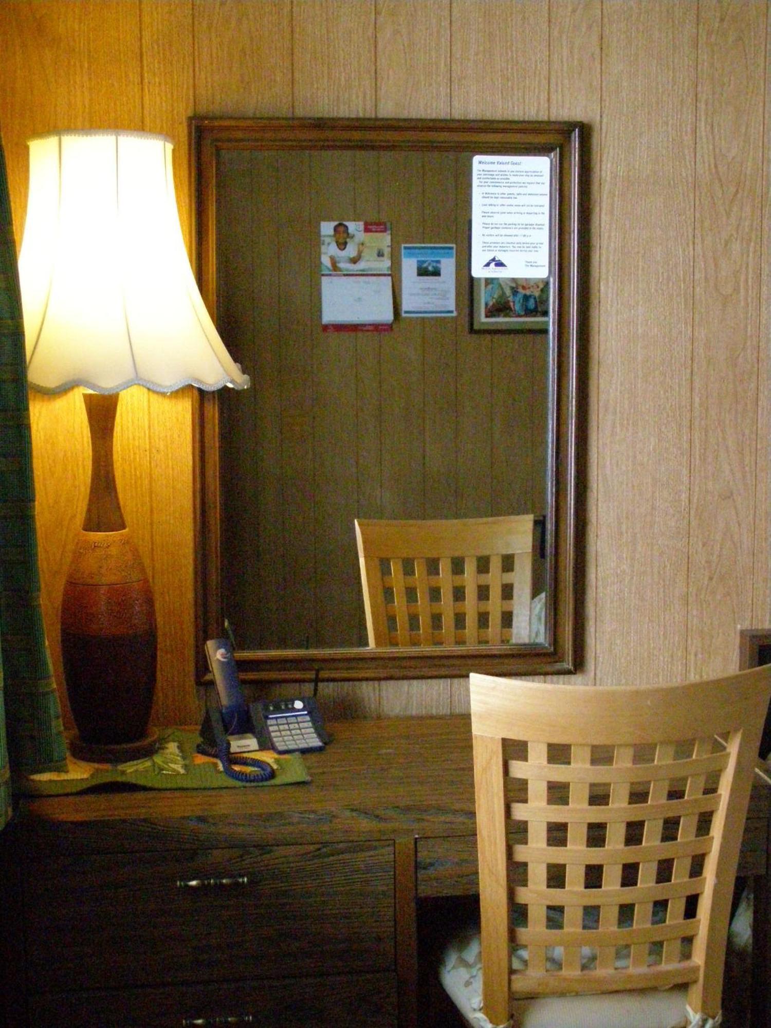 Blue Mountain Motel Pincher Creek Zewnętrze zdjęcie