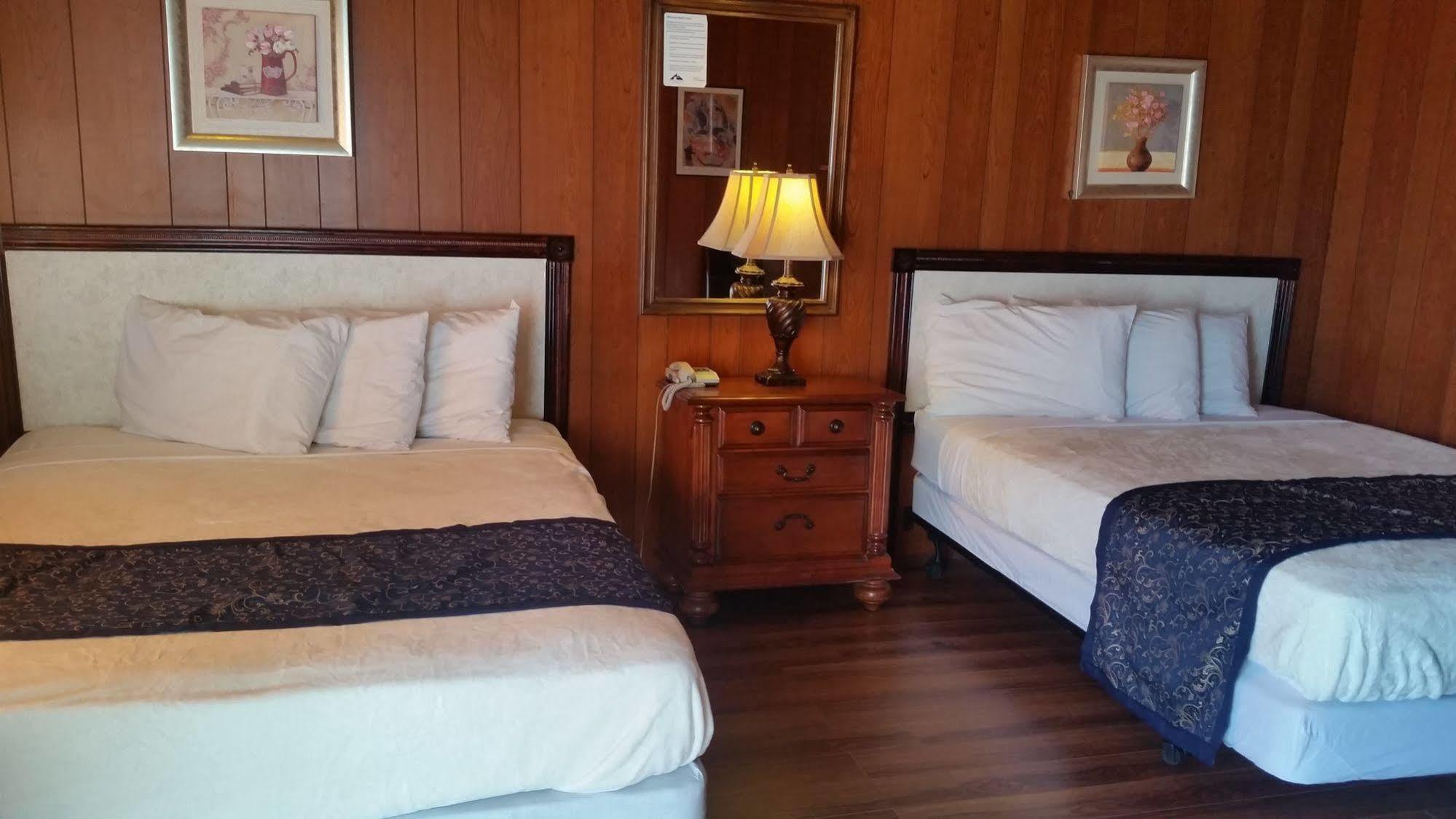 Blue Mountain Motel Pincher Creek Zewnętrze zdjęcie